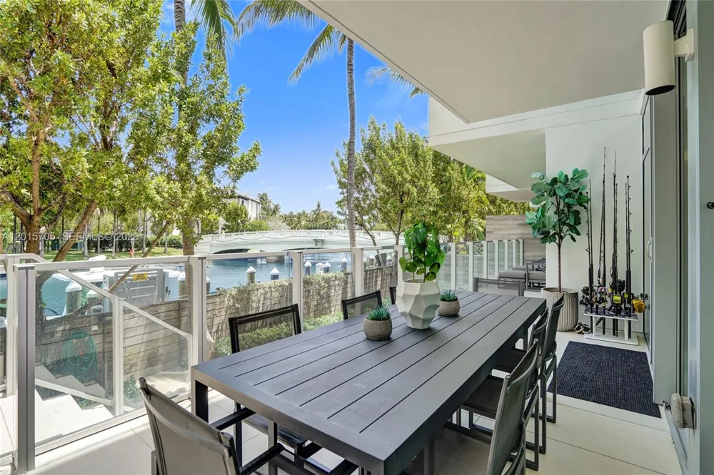 1201 20th St #204 Miami Beach, FL 33139