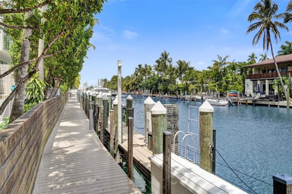 1201 20th St #204 Miami Beach, FL 33139
