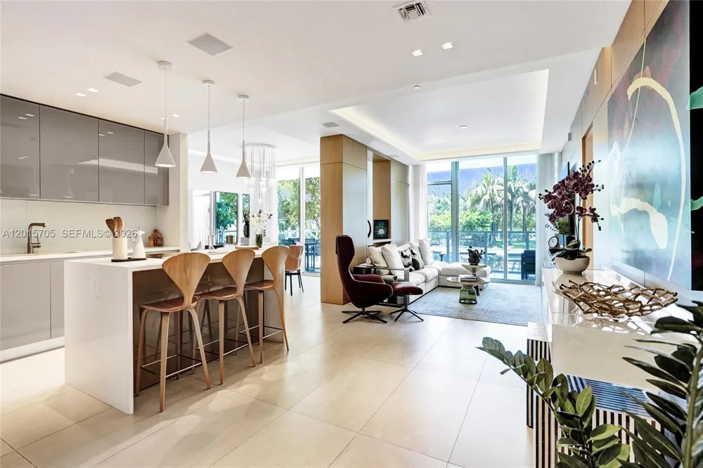 1201 20th St #204 Miami Beach, FL 33139