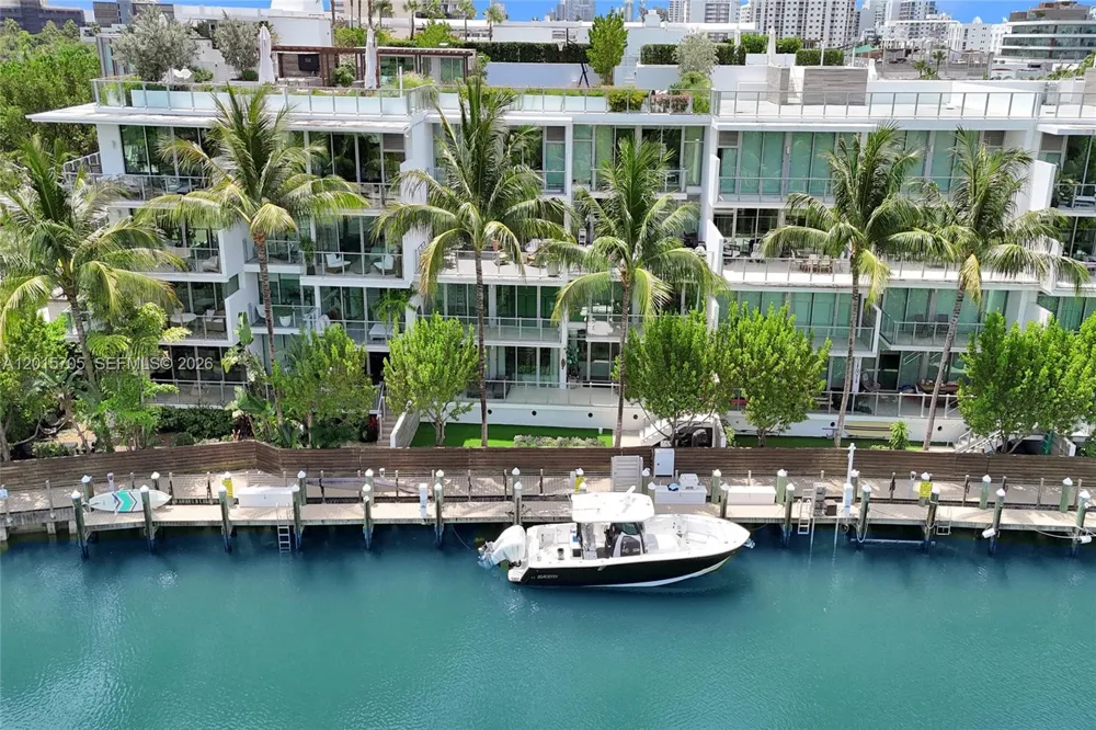 1201 20th St #204 Miami Beach, FL 33139