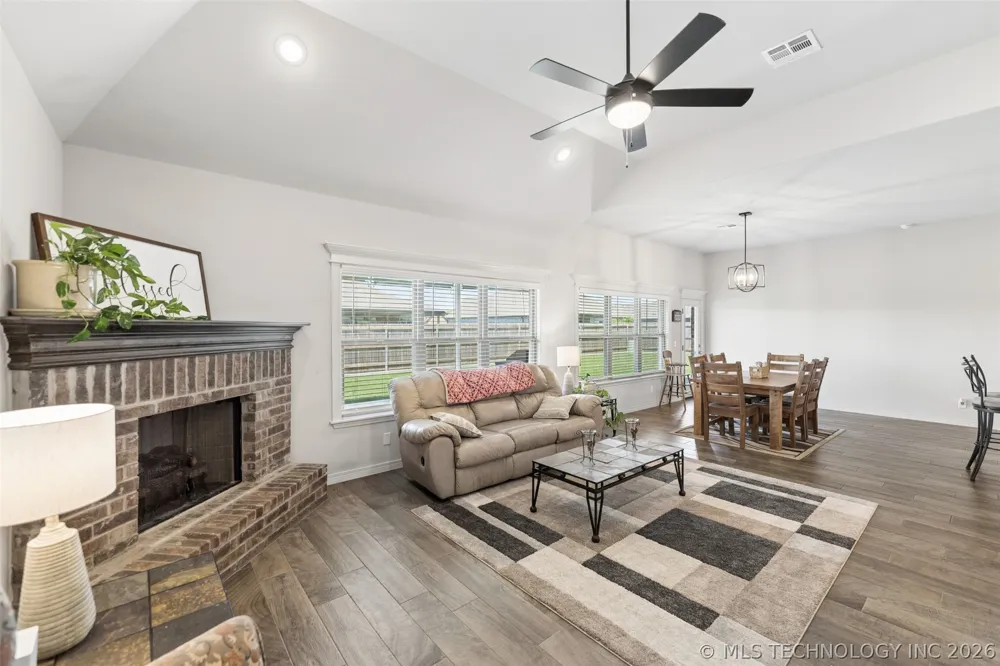 182 Phillips Street Skiatook, OK 74070