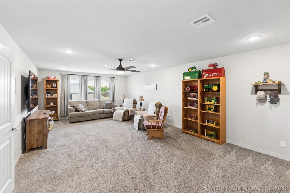 182 Phillips Street Skiatook, OK 74070