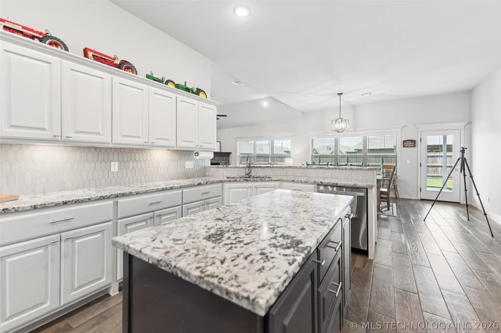 182 Phillips Street Skiatook, OK 74070