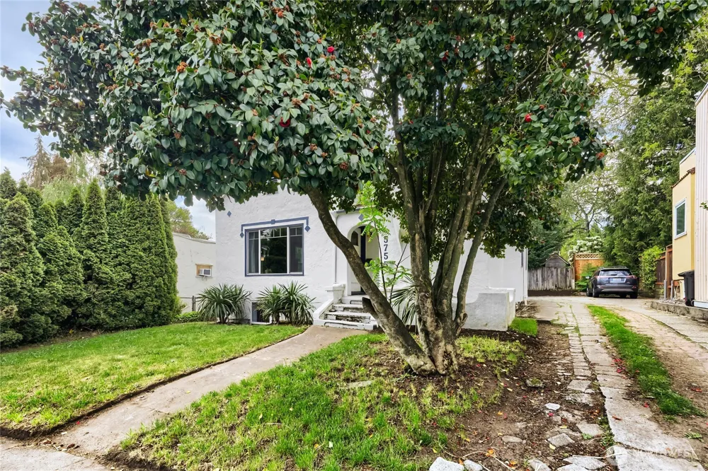 5755 25th Avenue NE Seattle, WA 98105