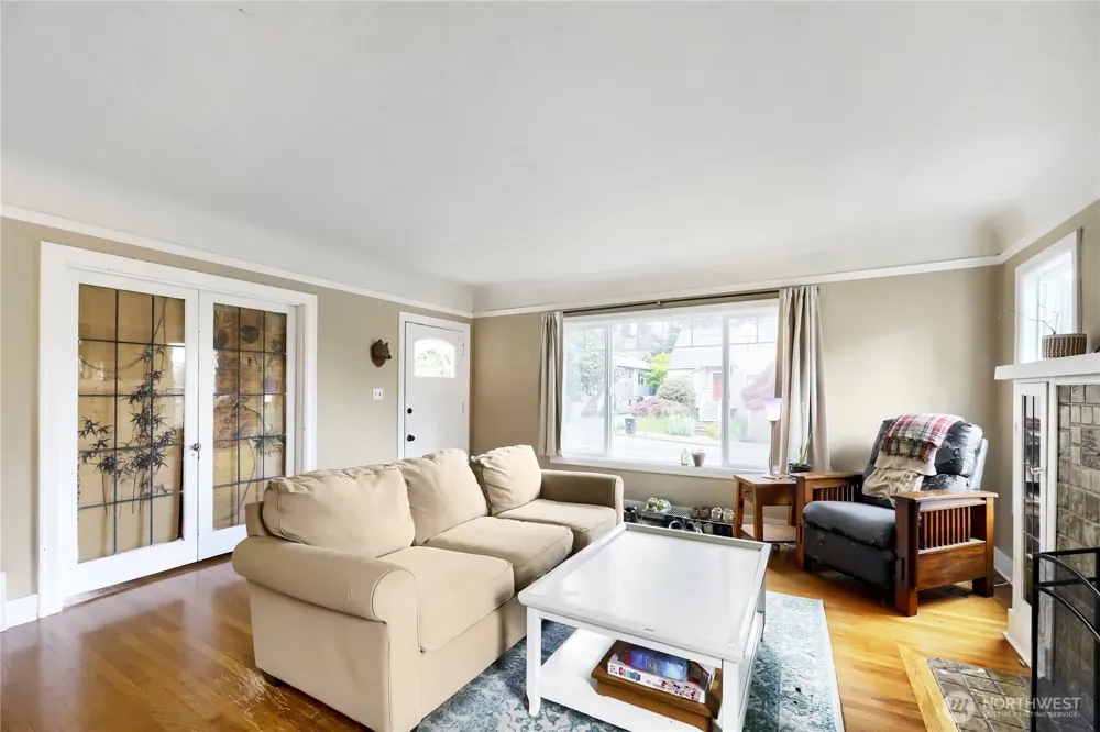 5755 25th Avenue NE Seattle, WA 98105