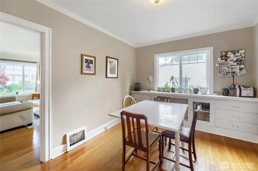 5755 25th Avenue NE Seattle, WA 98105