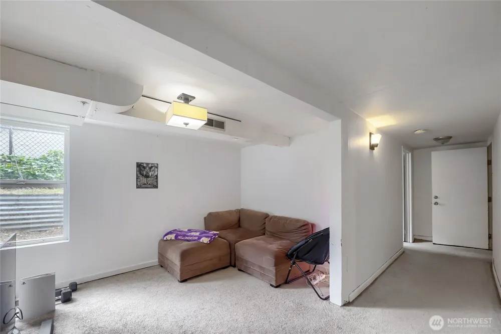 5755 25th Avenue NE Seattle, WA 98105