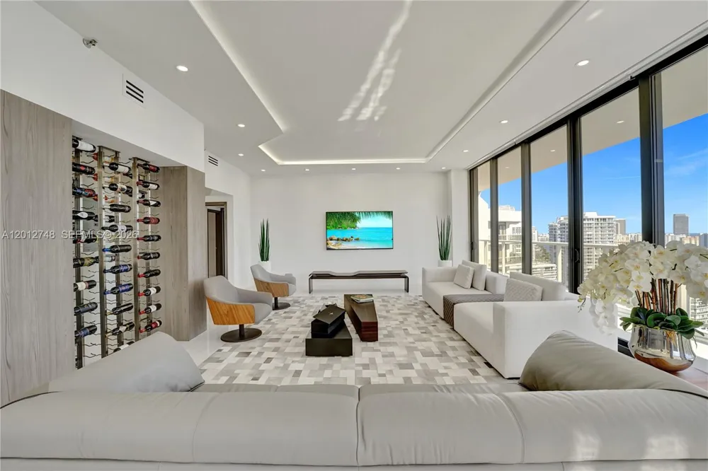 20281 E Country Club Dr #PH14 Aventura, FL 33180