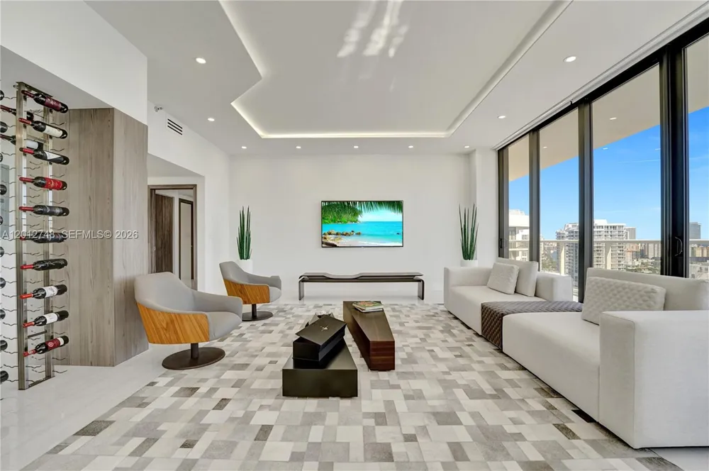 20281 E Country Club Dr #PH14 Aventura, FL 33180