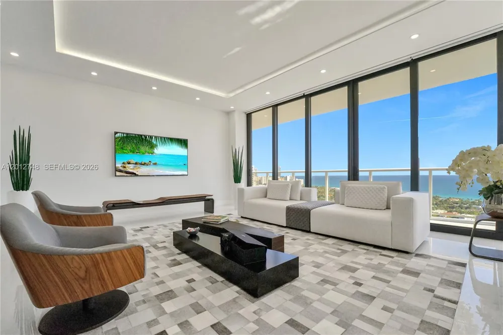 20281 E Country Club Dr #PH14 Aventura, FL 33180