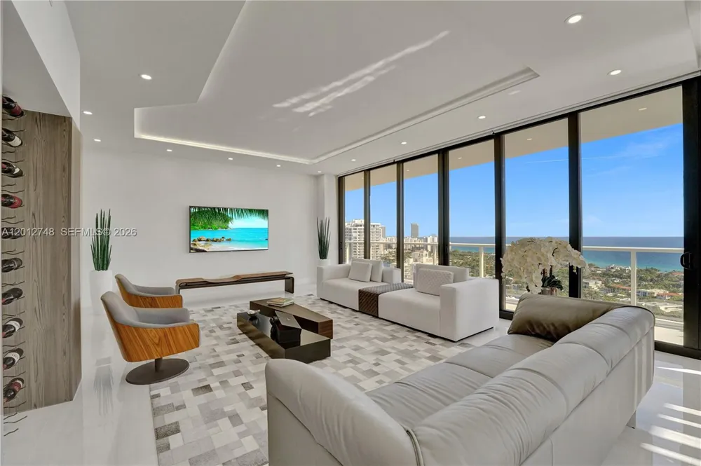 20281 E Country Club Dr #PH14 Aventura, FL 33180