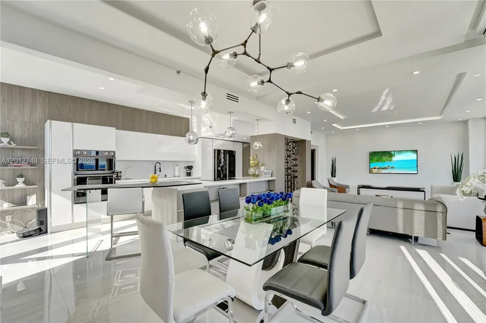 20281 E Country Club Dr #PH14 Aventura, FL 33180