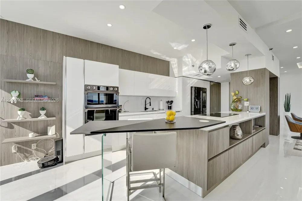 20281 E Country Club Dr #PH14 Aventura, FL 33180