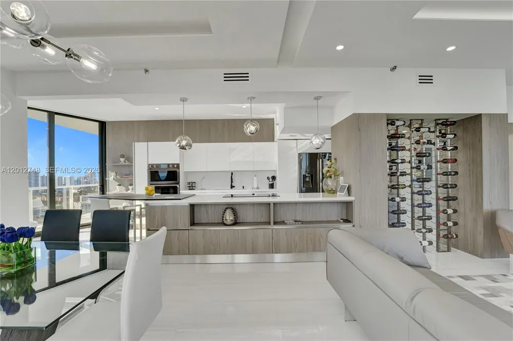 20281 E Country Club Dr #PH14 Aventura, FL 33180