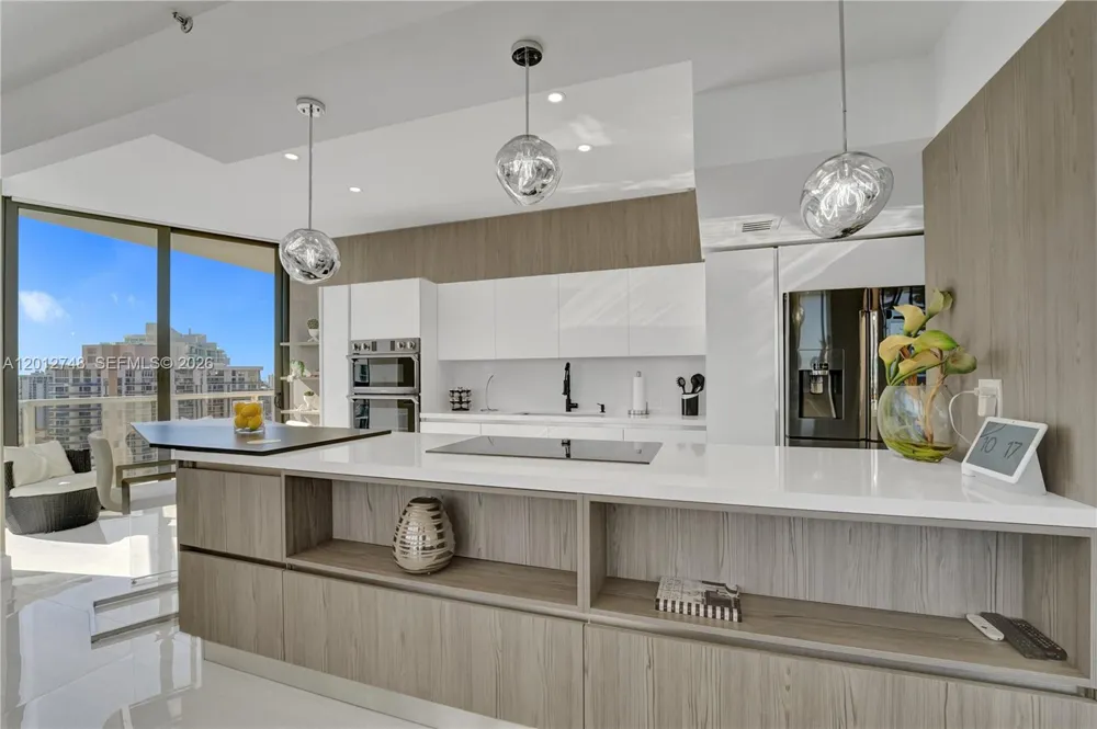 20281 E Country Club Dr #PH14 Aventura, FL 33180