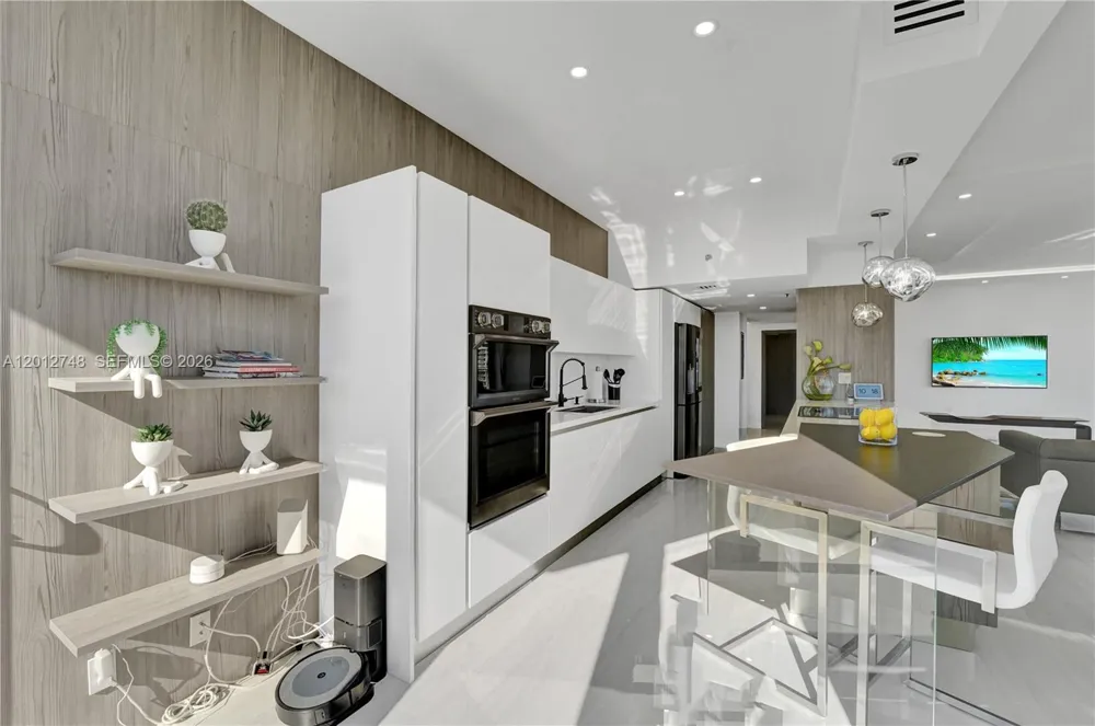 20281 E Country Club Dr #PH14 Aventura, FL 33180