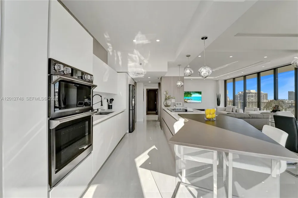 20281 E Country Club Dr #PH14 Aventura, FL 33180