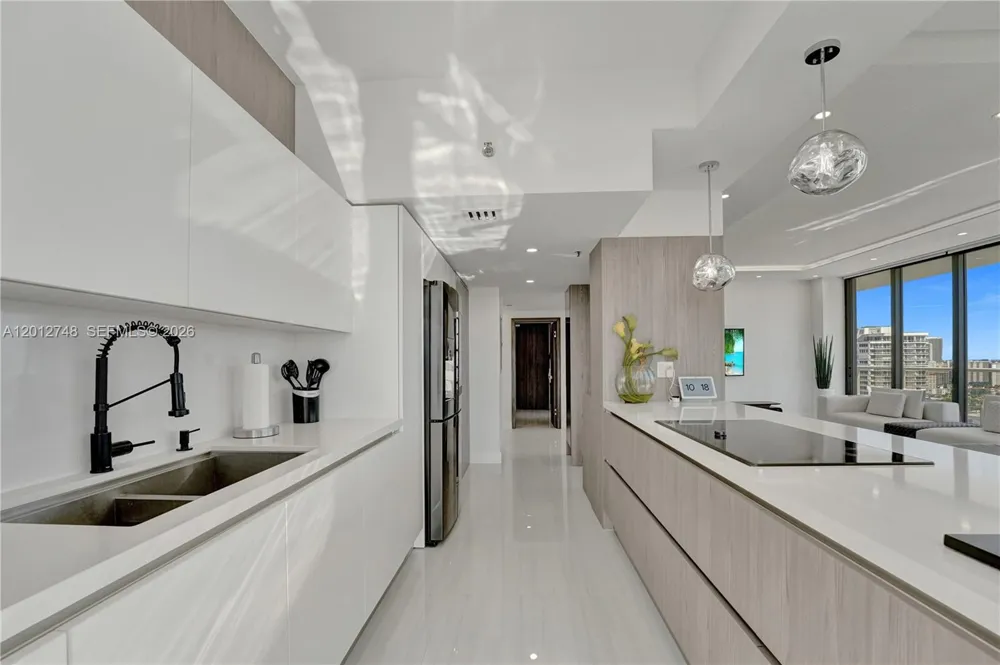 20281 E Country Club Dr #PH14 Aventura, FL 33180
