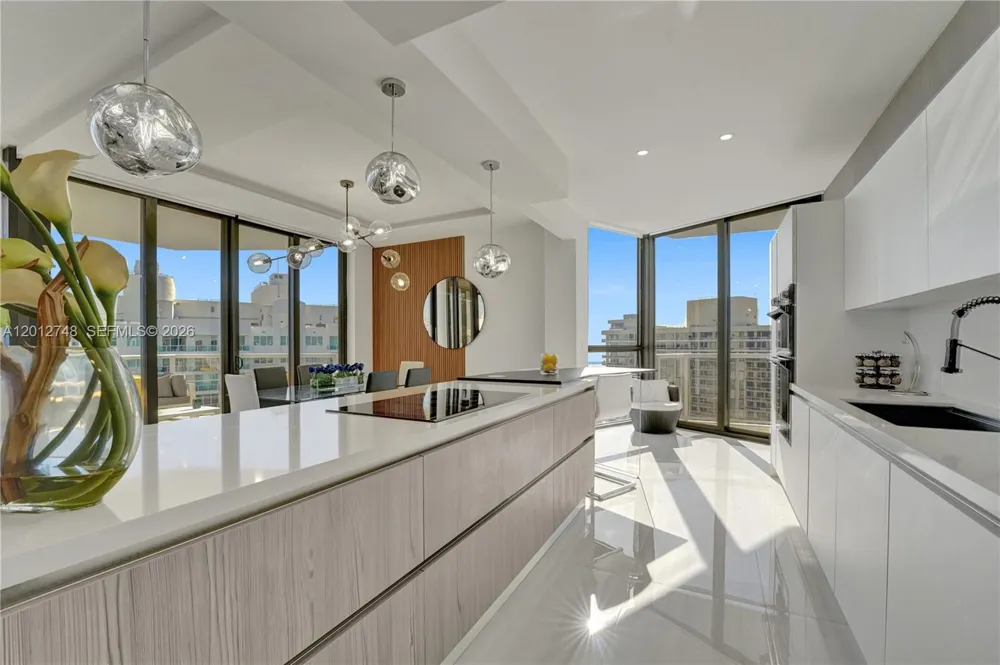 20281 E Country Club Dr #PH14 Aventura, FL 33180