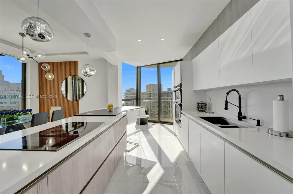 20281 E Country Club Dr #PH14 Aventura, FL 33180
