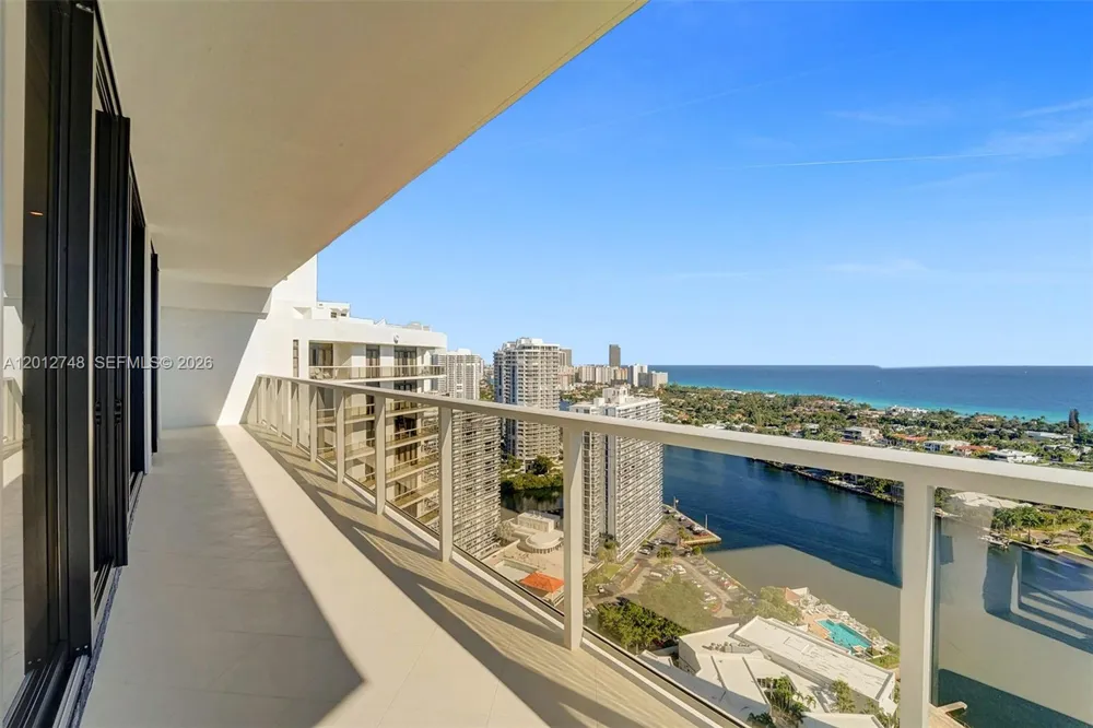20281 E Country Club Dr #PH14 Aventura, FL 33180