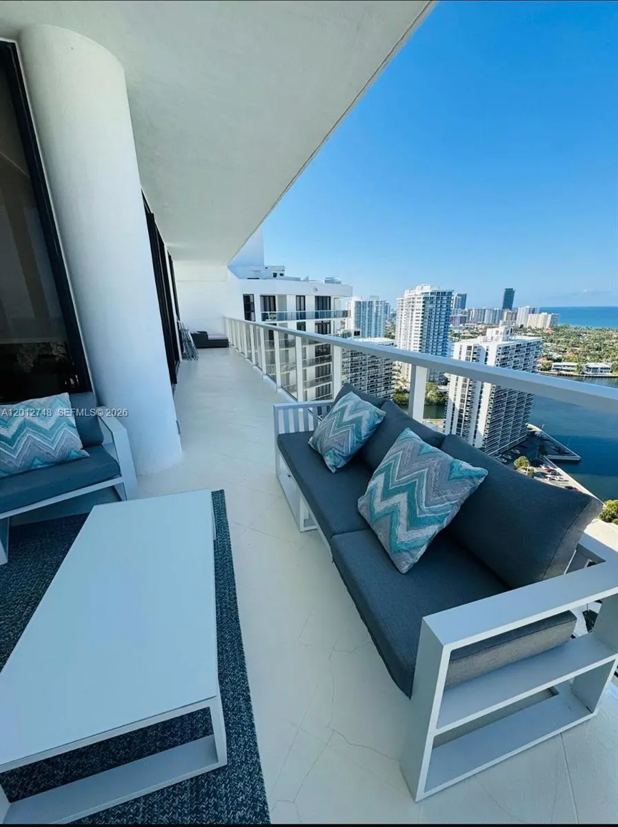 20281 E Country Club Dr #PH14 Aventura, FL 33180