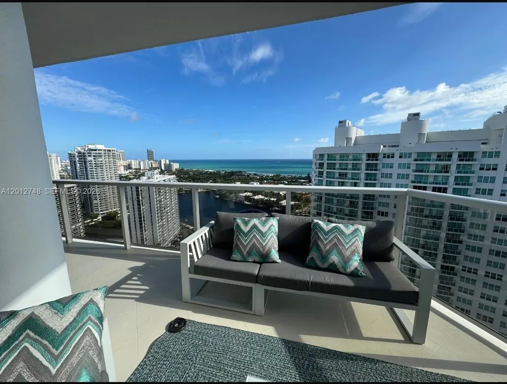 20281 E Country Club Dr #PH14 Aventura, FL 33180
