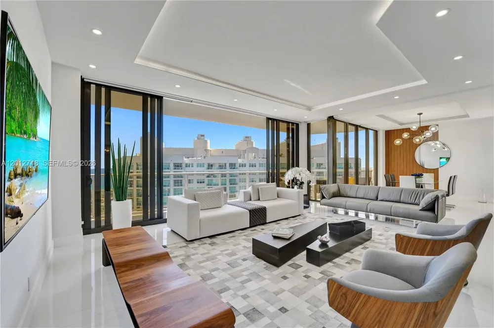 20281 E Country Club Dr #PH14 Aventura, FL 33180