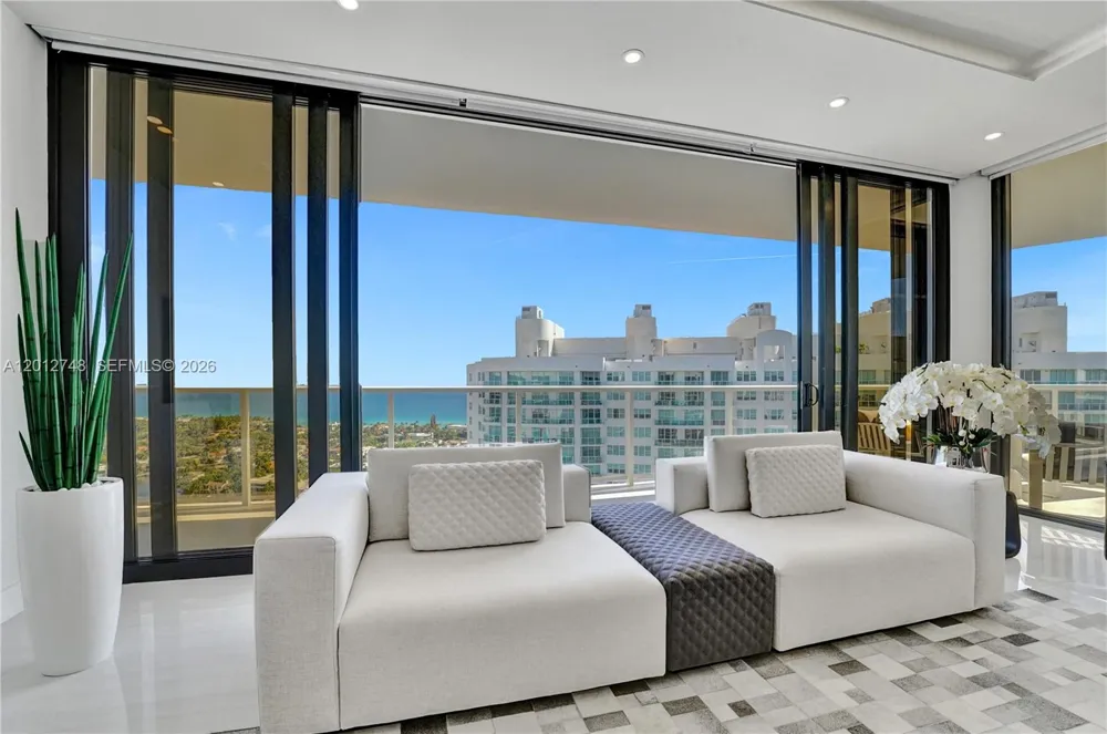20281 E Country Club Dr #PH14 Aventura, FL 33180