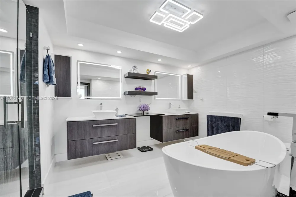 20281 E Country Club Dr #PH14 Aventura, FL 33180