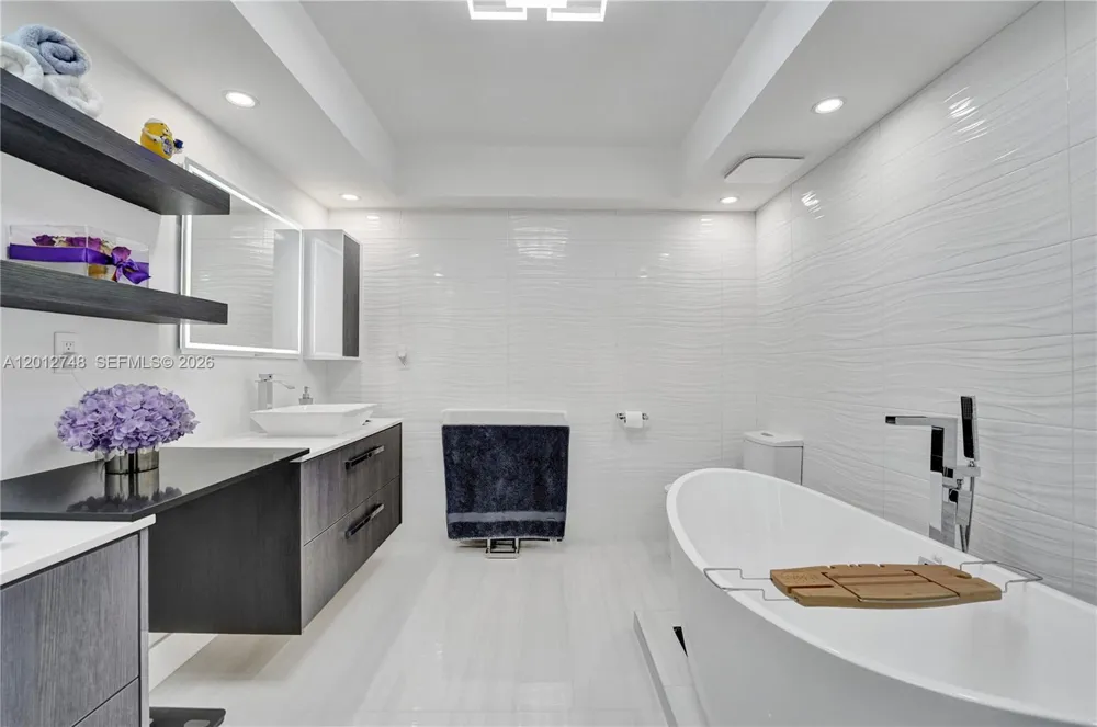 20281 E Country Club Dr #PH14 Aventura, FL 33180
