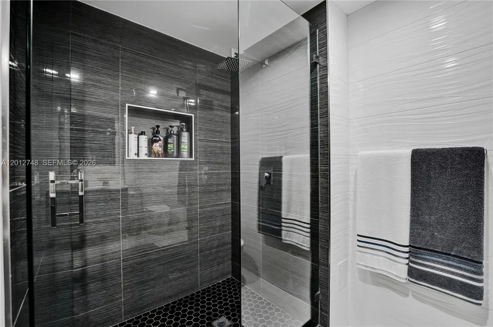 20281 E Country Club Dr #PH14 Aventura, FL 33180