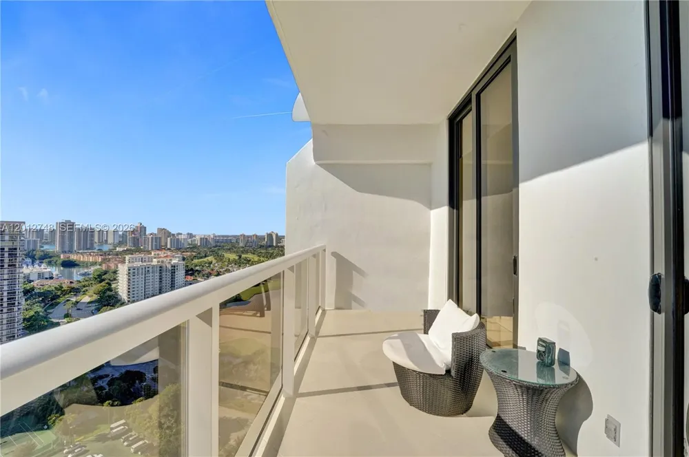 20281 E Country Club Dr #PH14 Aventura, FL 33180