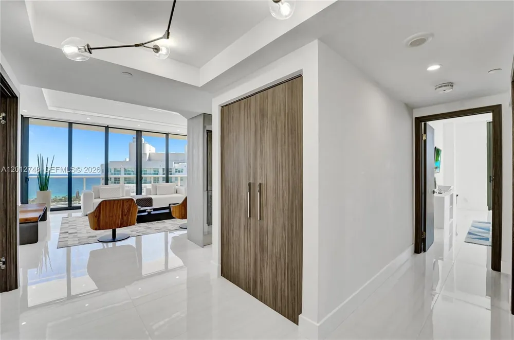 20281 E Country Club Dr #PH14 Aventura, FL 33180