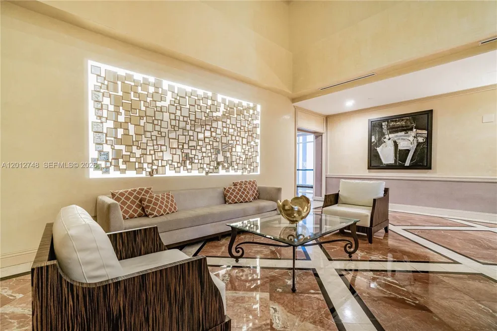 20281 E Country Club Dr #PH14 Aventura, FL 33180