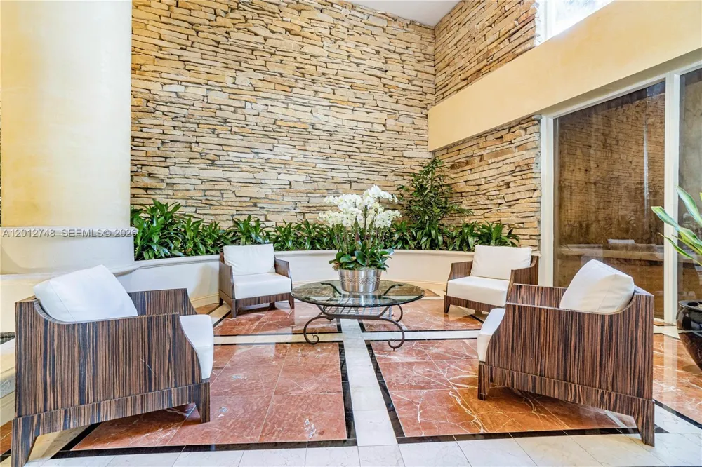 20281 E Country Club Dr #PH14 Aventura, FL 33180
