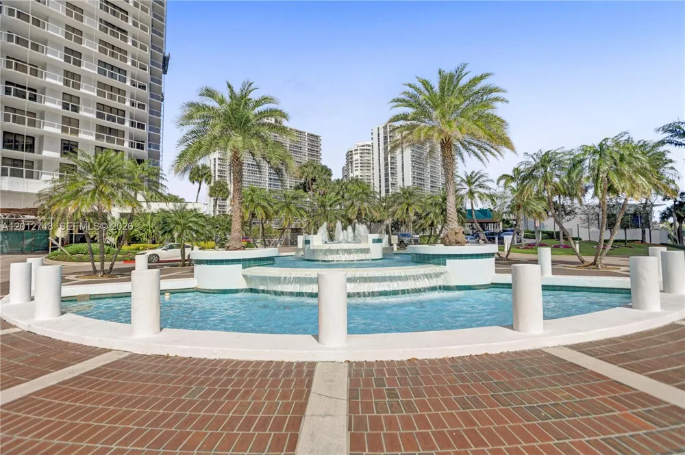 20281 E Country Club Dr #PH14 Aventura, FL 33180