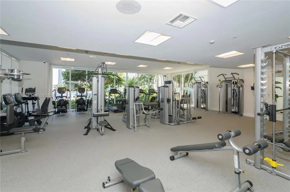 20281 E Country Club Dr #PH14 Aventura, FL 33180