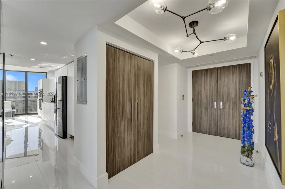 20281 E Country Club Dr #PH14 Aventura, FL 33180