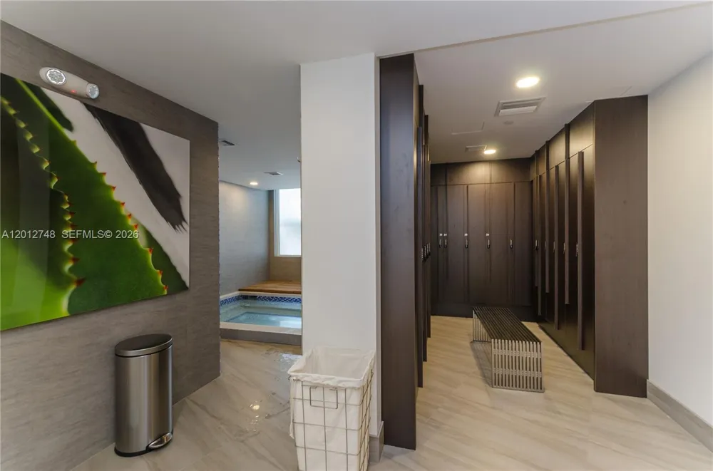 20281 E Country Club Dr #PH14 Aventura, FL 33180