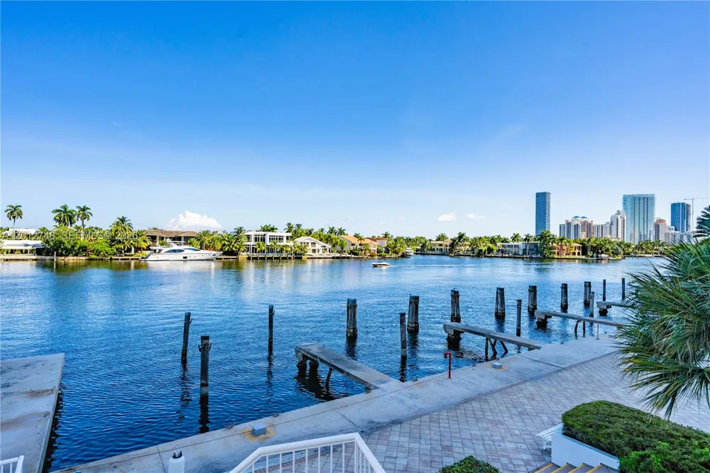 20281 E Country Club Dr #PH14 Aventura, FL 33180