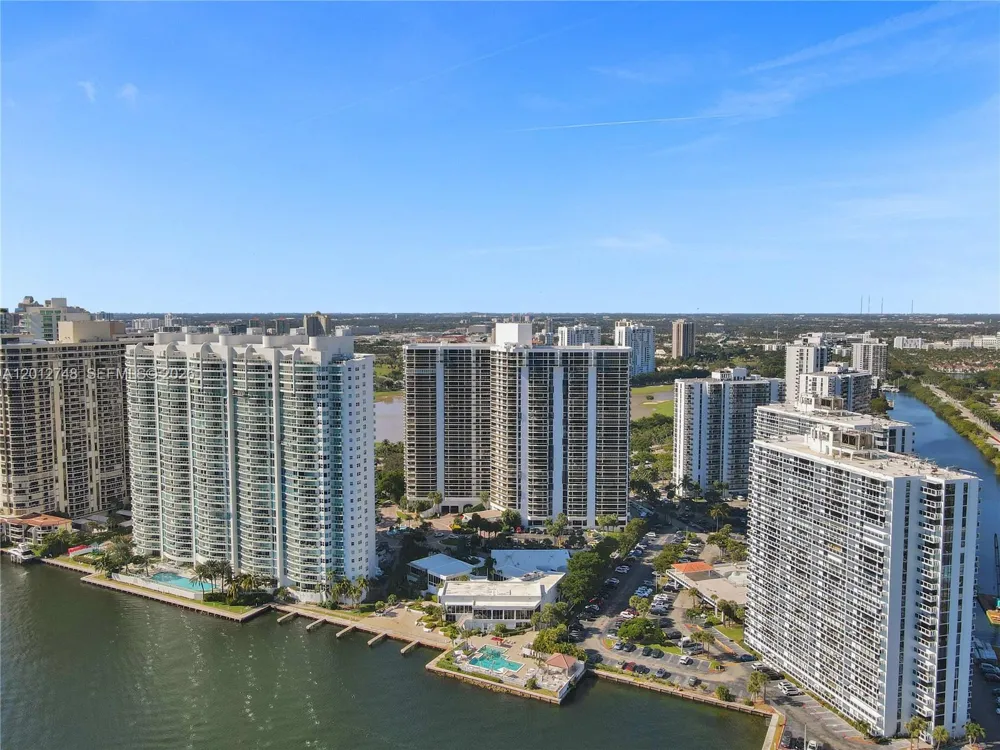 20281 E Country Club Dr #PH14 Aventura, FL 33180