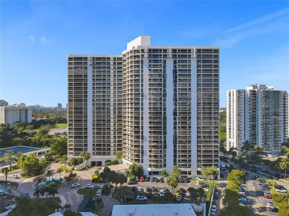 20281 E Country Club Dr #PH14 Aventura, FL 33180