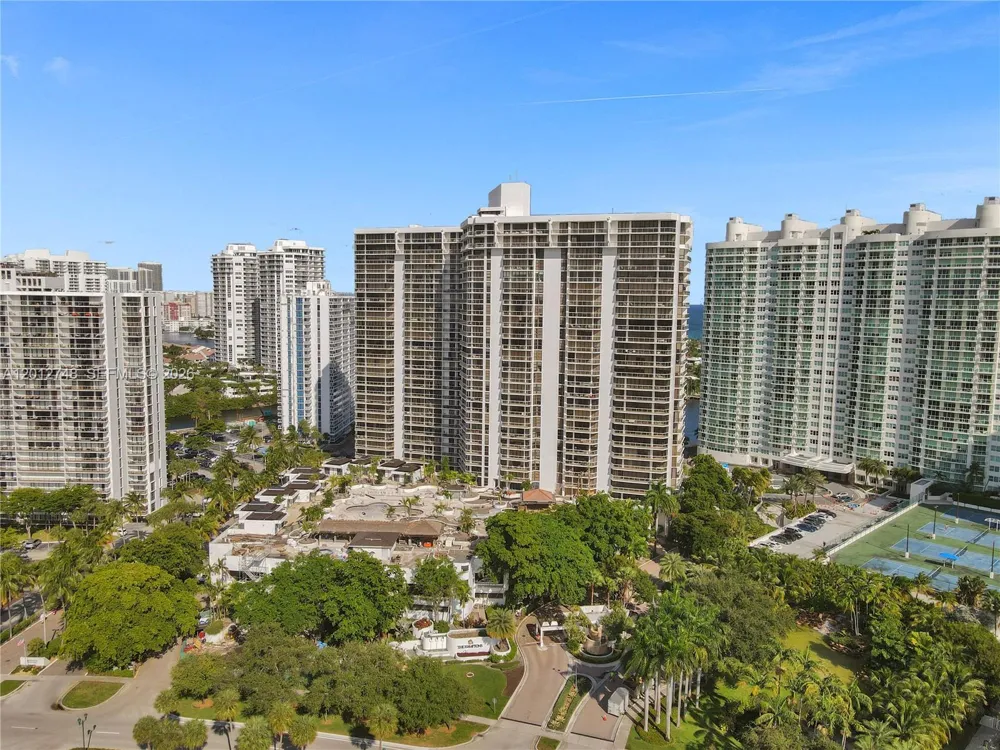 20281 E Country Club Dr #PH14 Aventura, FL 33180