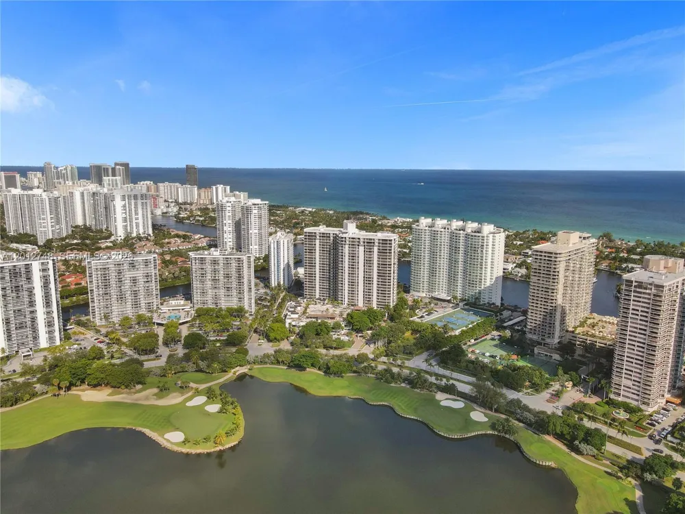 20281 E Country Club Dr #PH14 Aventura, FL 33180