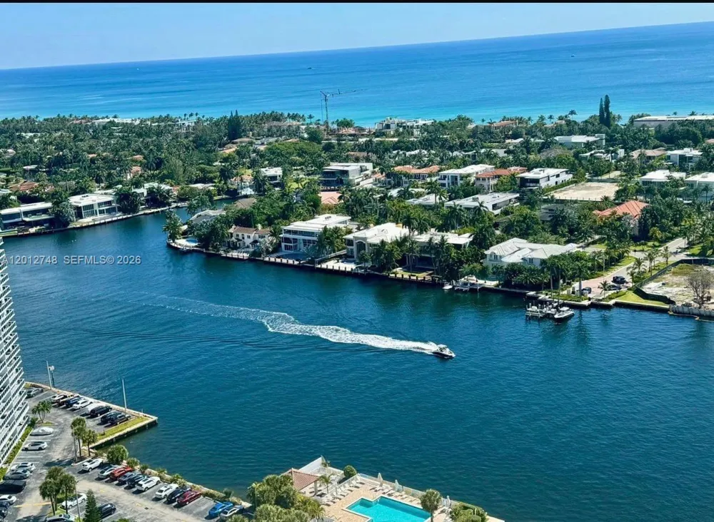 20281 E Country Club Dr #PH14 Aventura, FL 33180