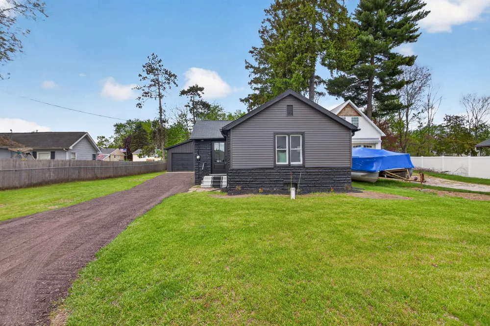 4078 Donnely Road Leoni Township, MI 49201