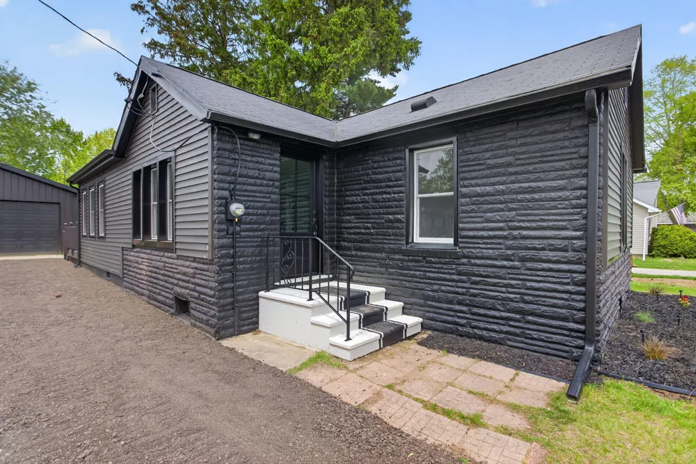 4078 Donnely Road Leoni Township, MI 49201