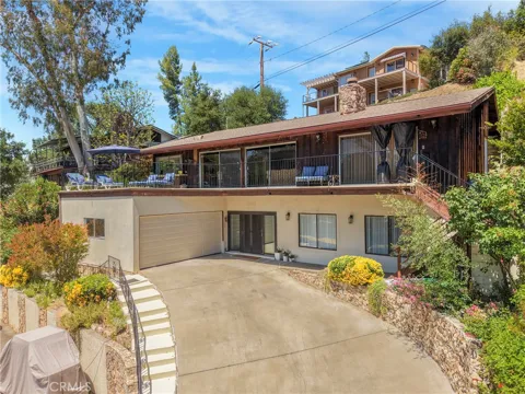2232 Lakeshore