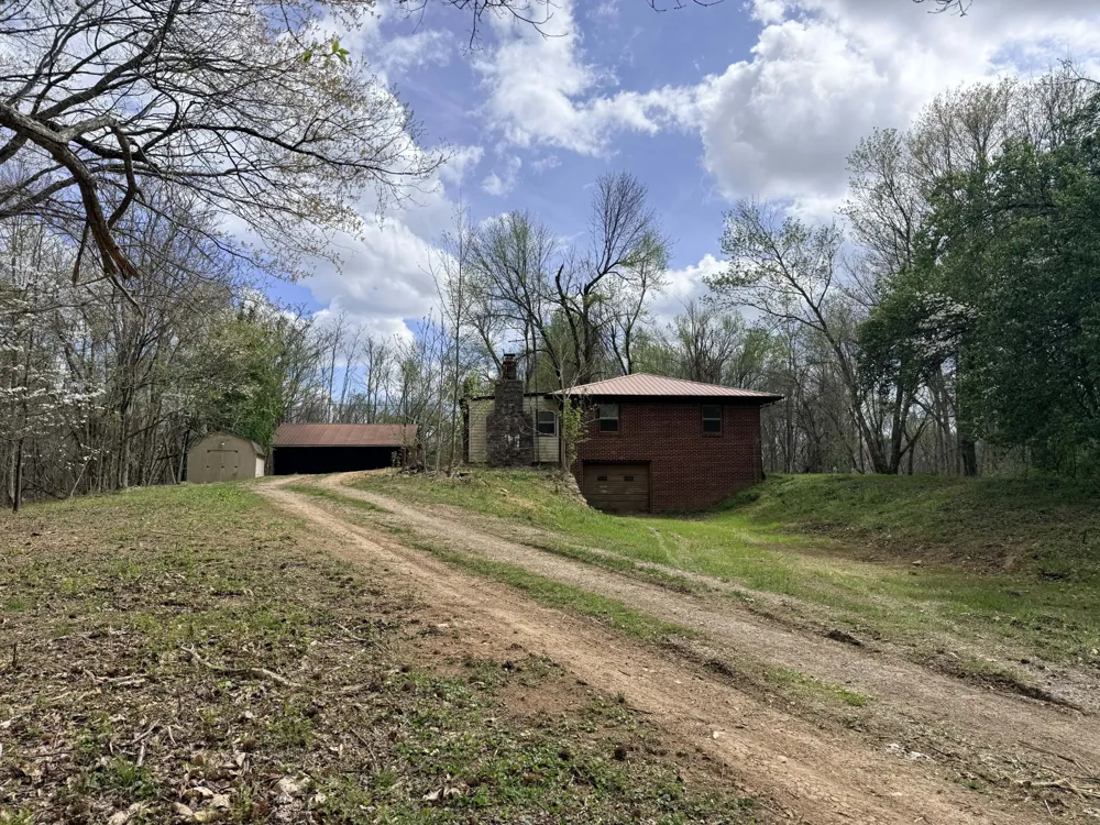 935 Sugar Tree Knob Rd Liberty, TN 37095